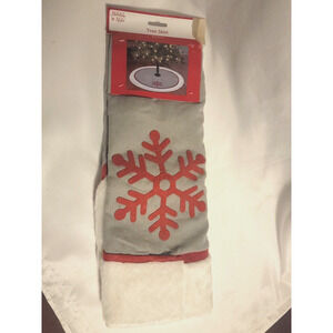 Holiday Style Christmas Tree Skirt 40" Gray White Fur Trim Red Snowflake